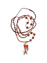 Collana lunga Cristina Lanza con pietre dure, perline di conteria e ciondoli