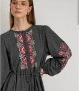 Abito midi con ricami