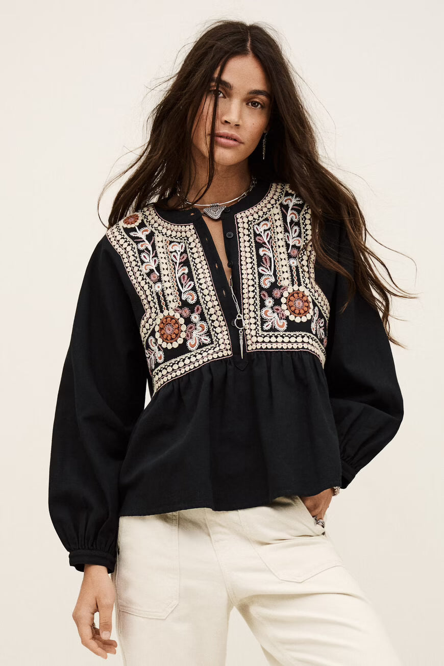 Blusa ampia ricamata