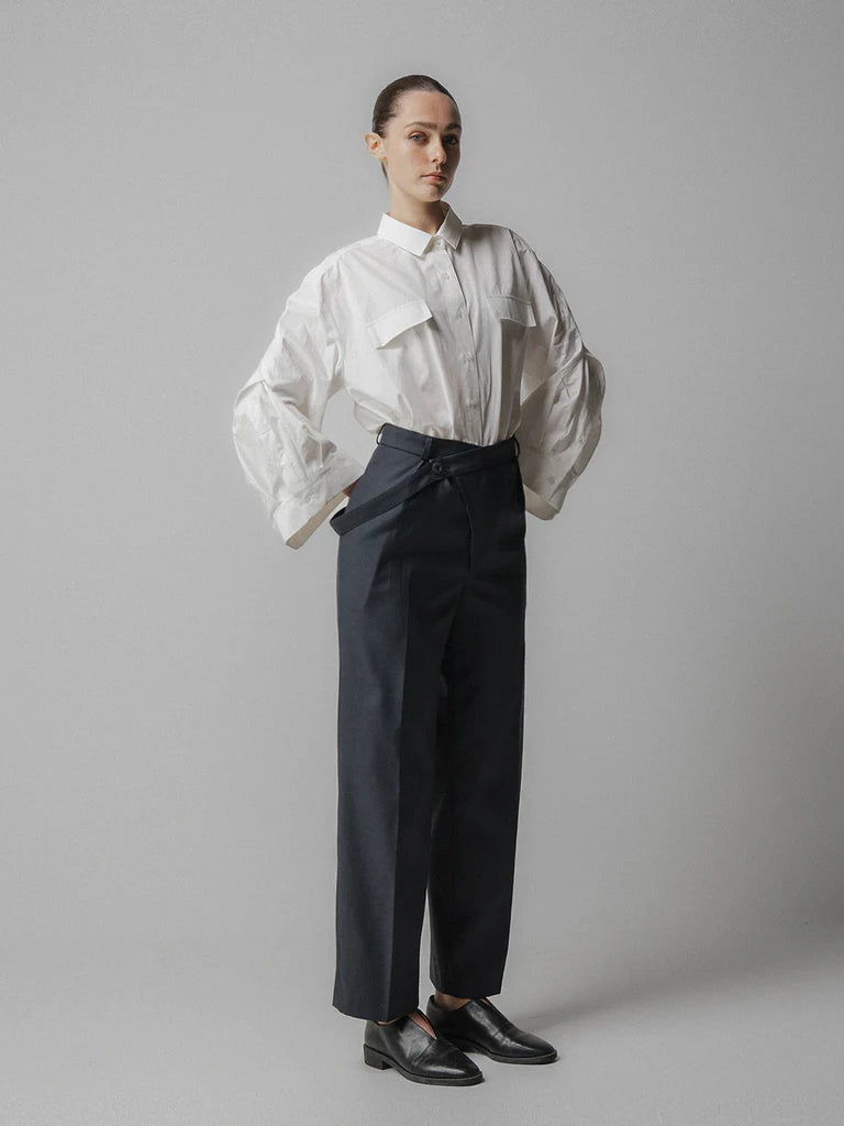 Pantaloni asimmetrici con cintura225