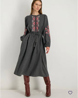 Abito midi con ricami