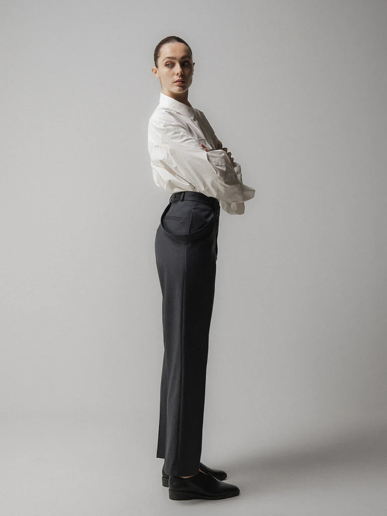 Pantaloni asimmetrici con cintura225