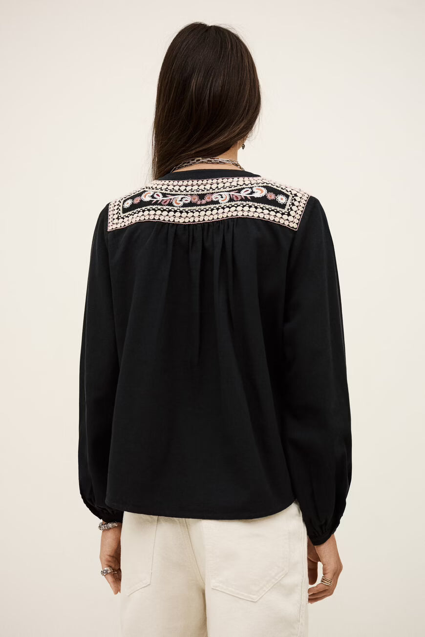 Blusa ampia ricamata