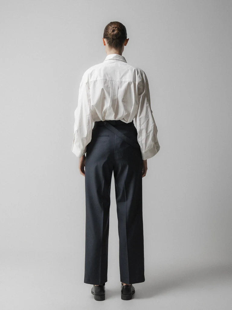 Pantaloni asimmetrici con cintura225