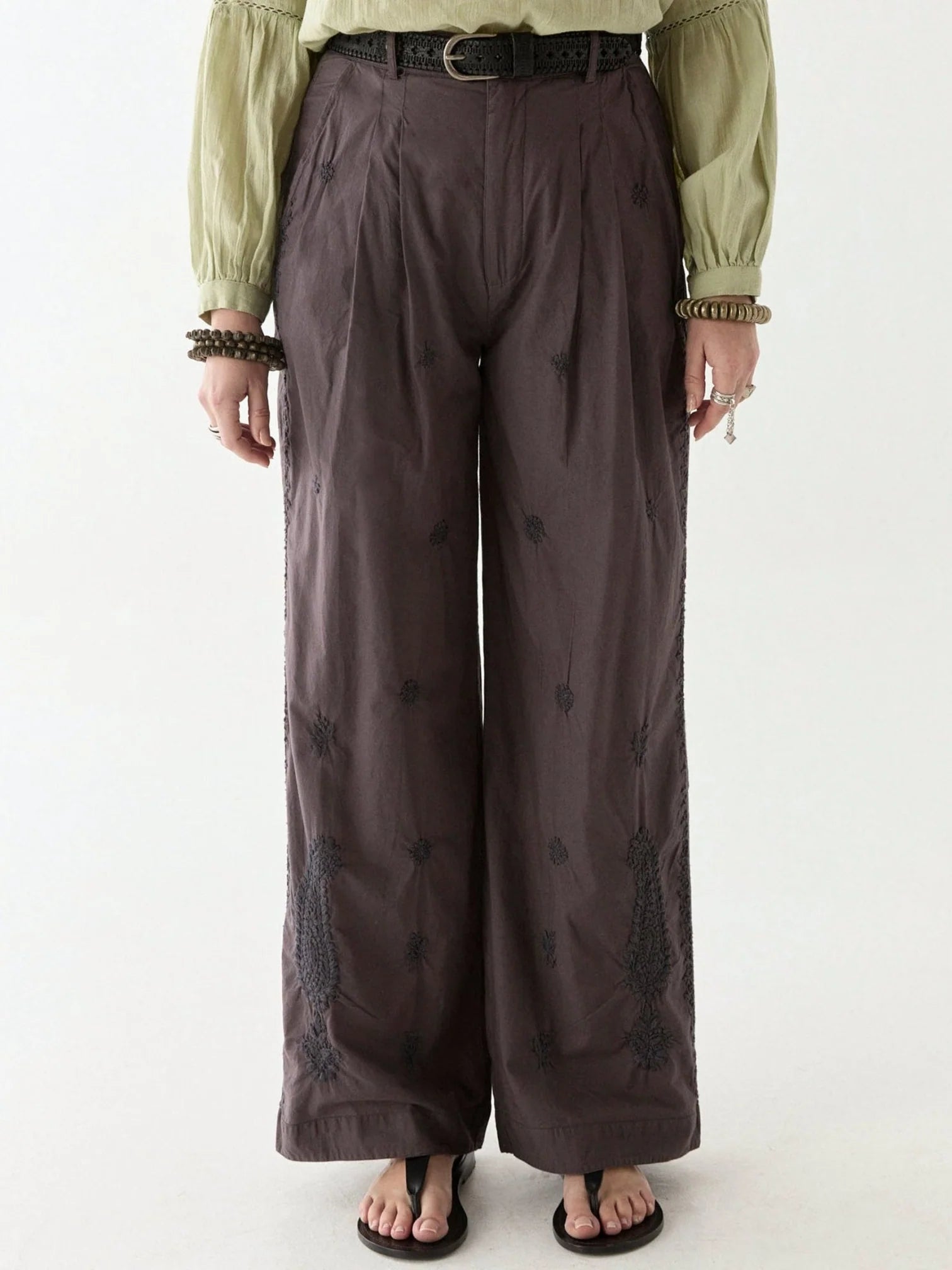Pantalone in cotone leggero con ricami