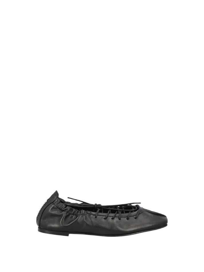 Ballerina in pelle con laccetti