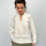Blusa in cotone con scollo a V e dettagli ricamati