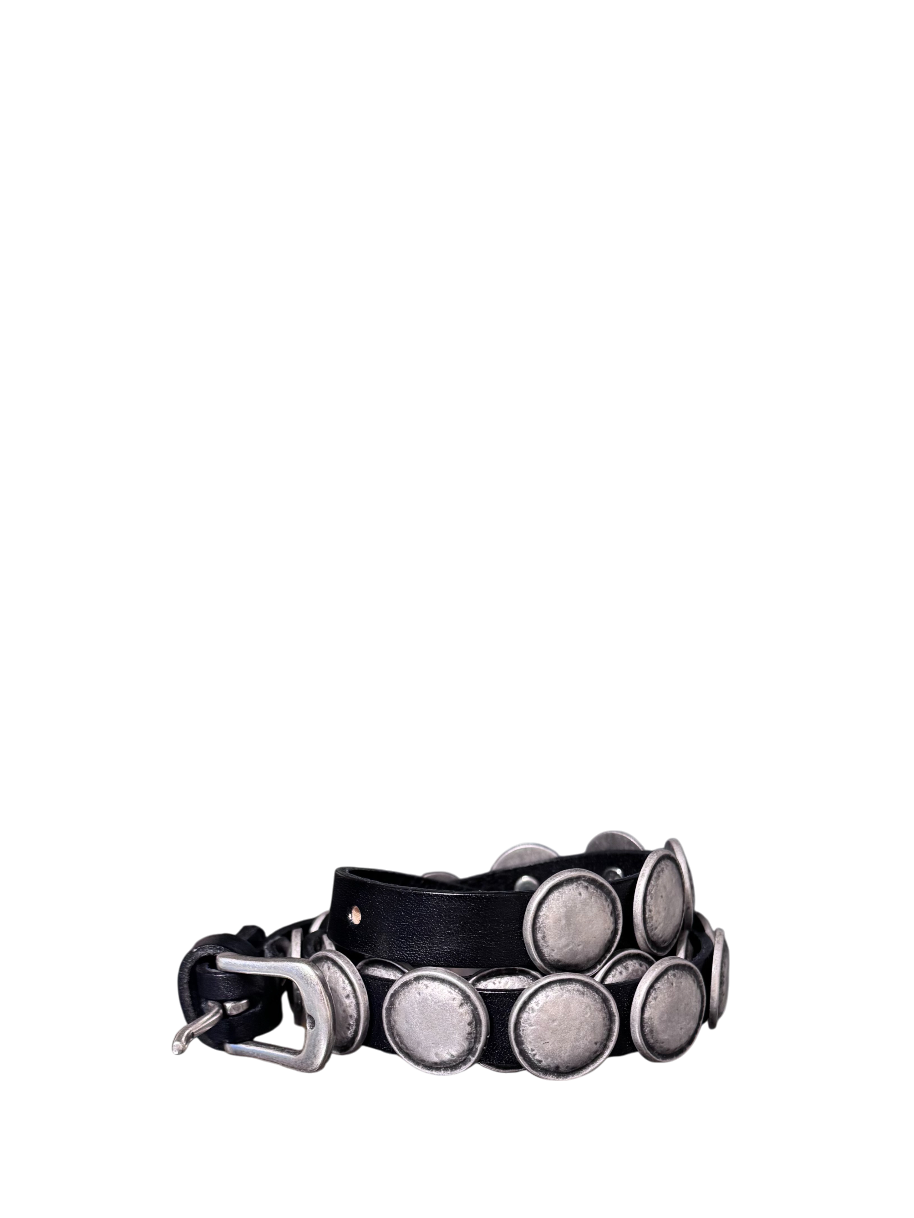 Cintura in pelle con borchie tonde