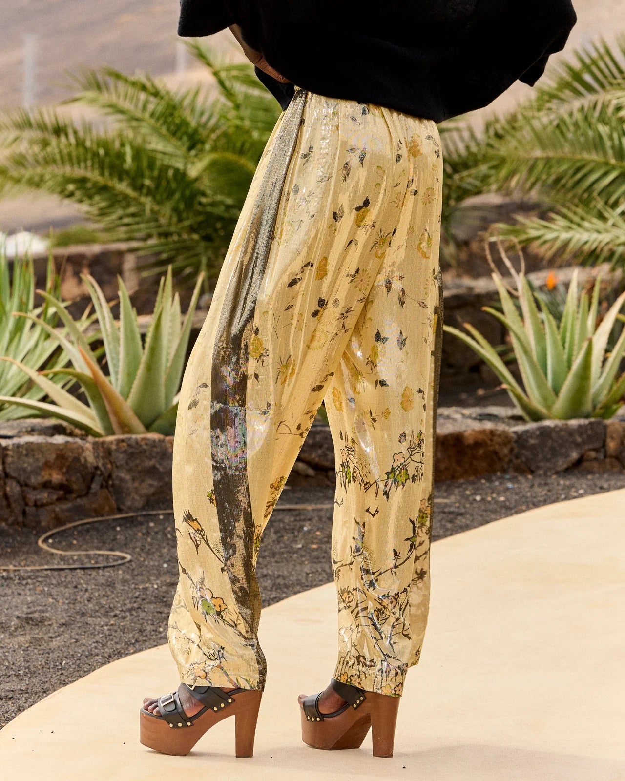 Pantaloni luminosi in seta dorati Mes Demoiselles