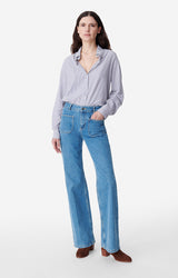 Camicia a righe con scollo a V