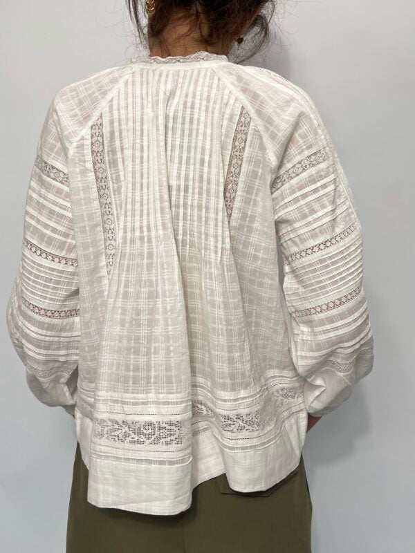 Blusa in cotone con scollo a V e dettagli ricamati