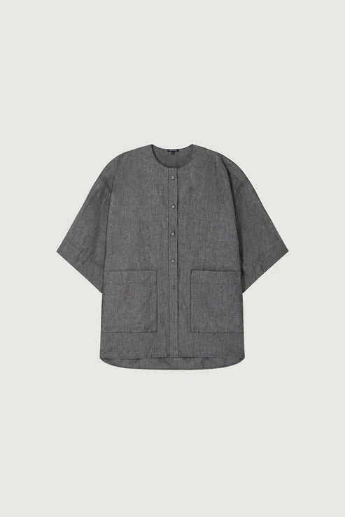 Camicia con taglio volutamente molto oversize
