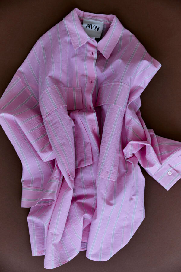 Camicia con ampie tasche applicate sul davanti