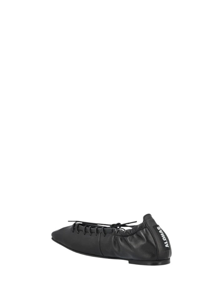 Ballerina in pelle con laccetti