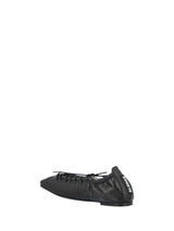 Ballerina in pelle con laccetti