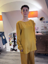 Blusa in seta con intreccio sul dietro