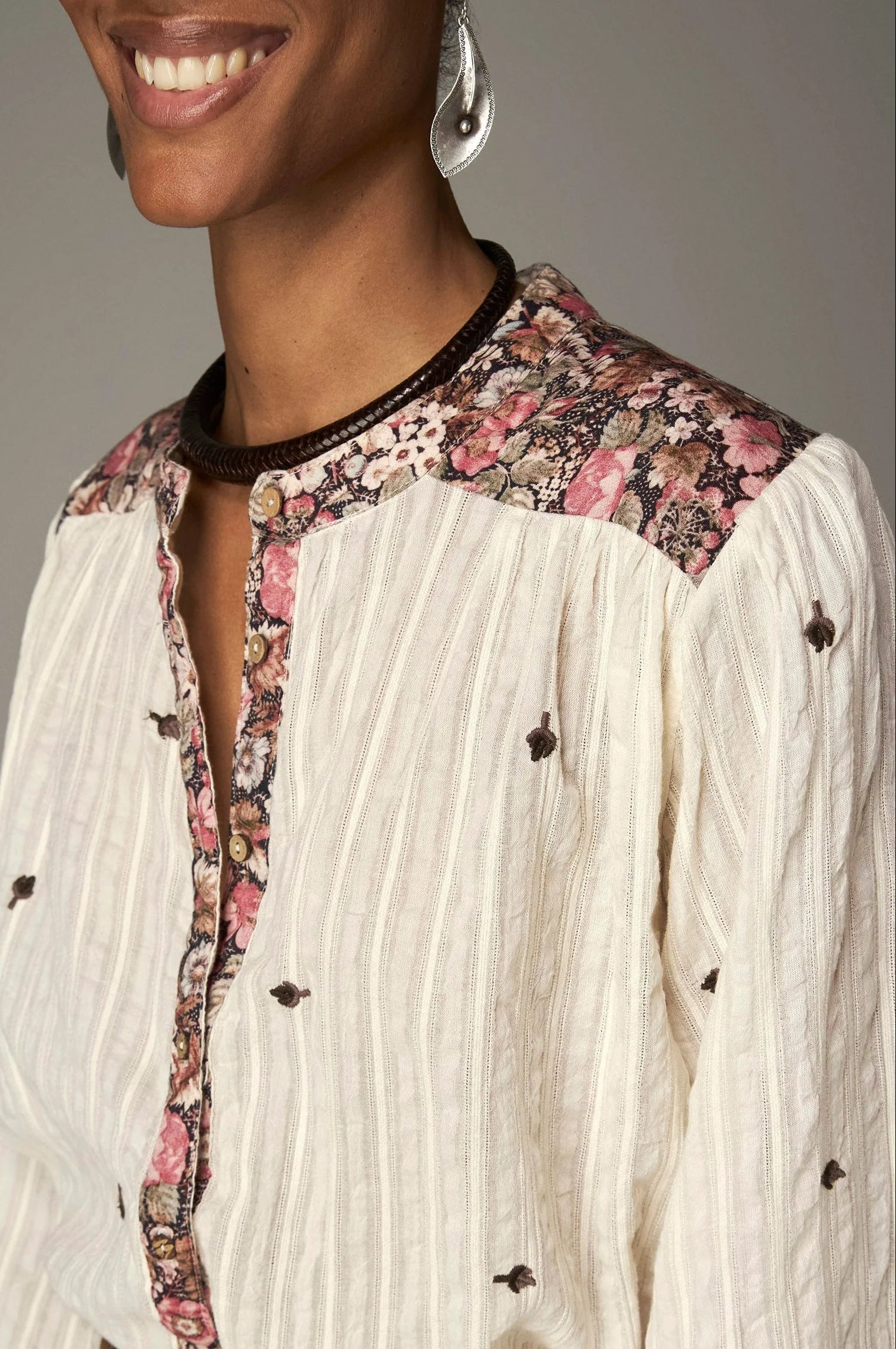 Camicia in cotone con ricami