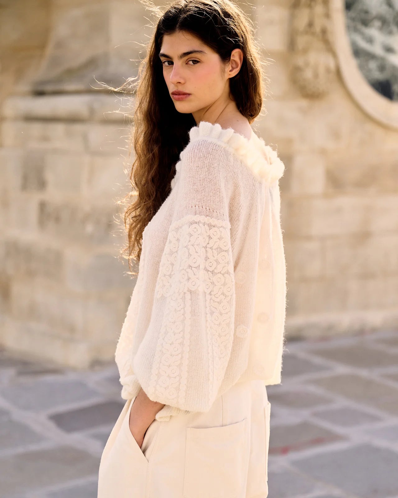 Maglia ricamata color avorio in lana e alpaca