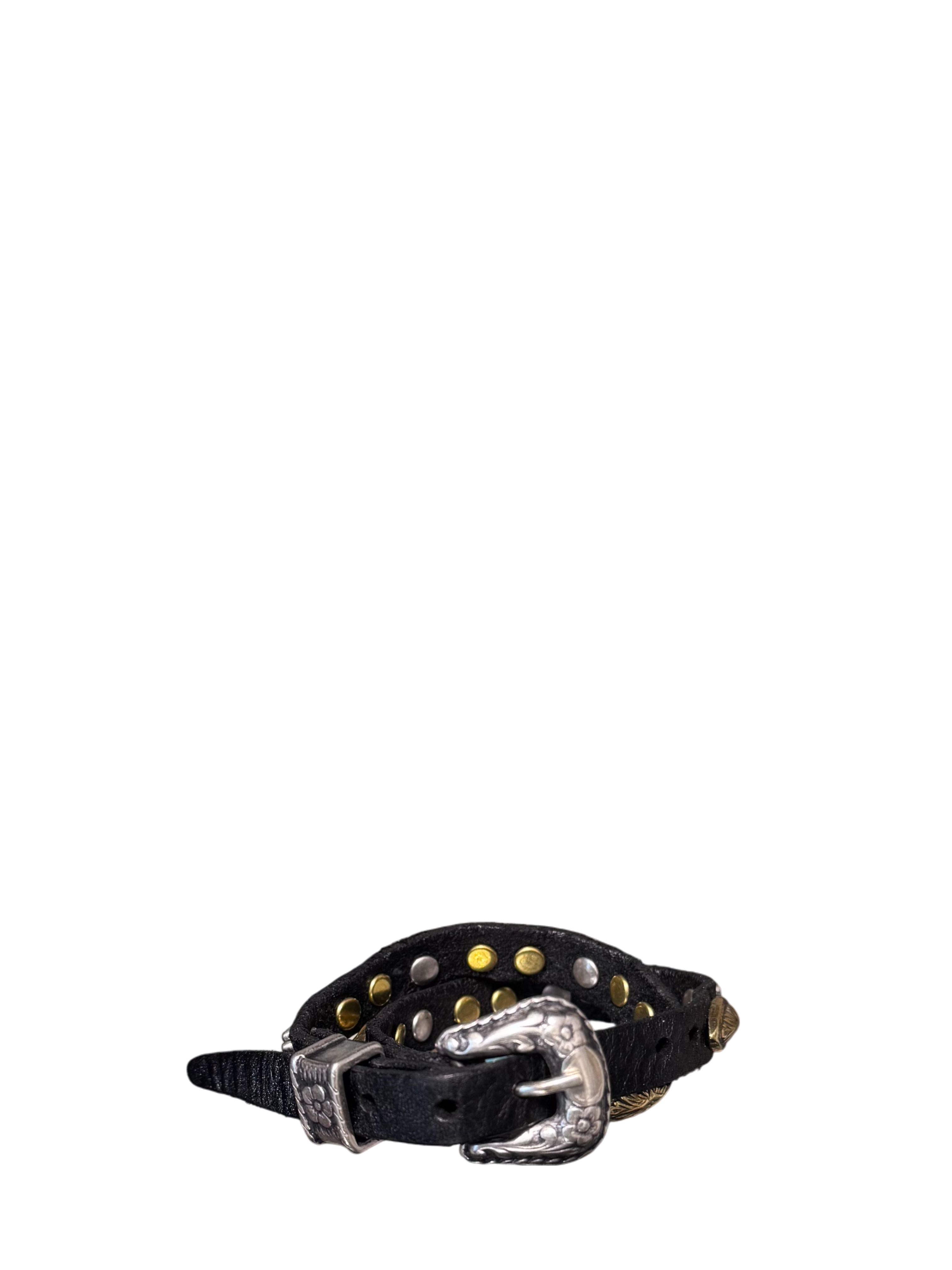 Bracciale doppio in pelle di vacchetta tinto capo con borchie
