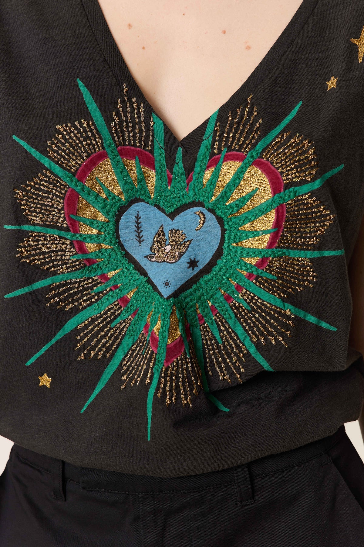 T-shirt con ricamo ex voto