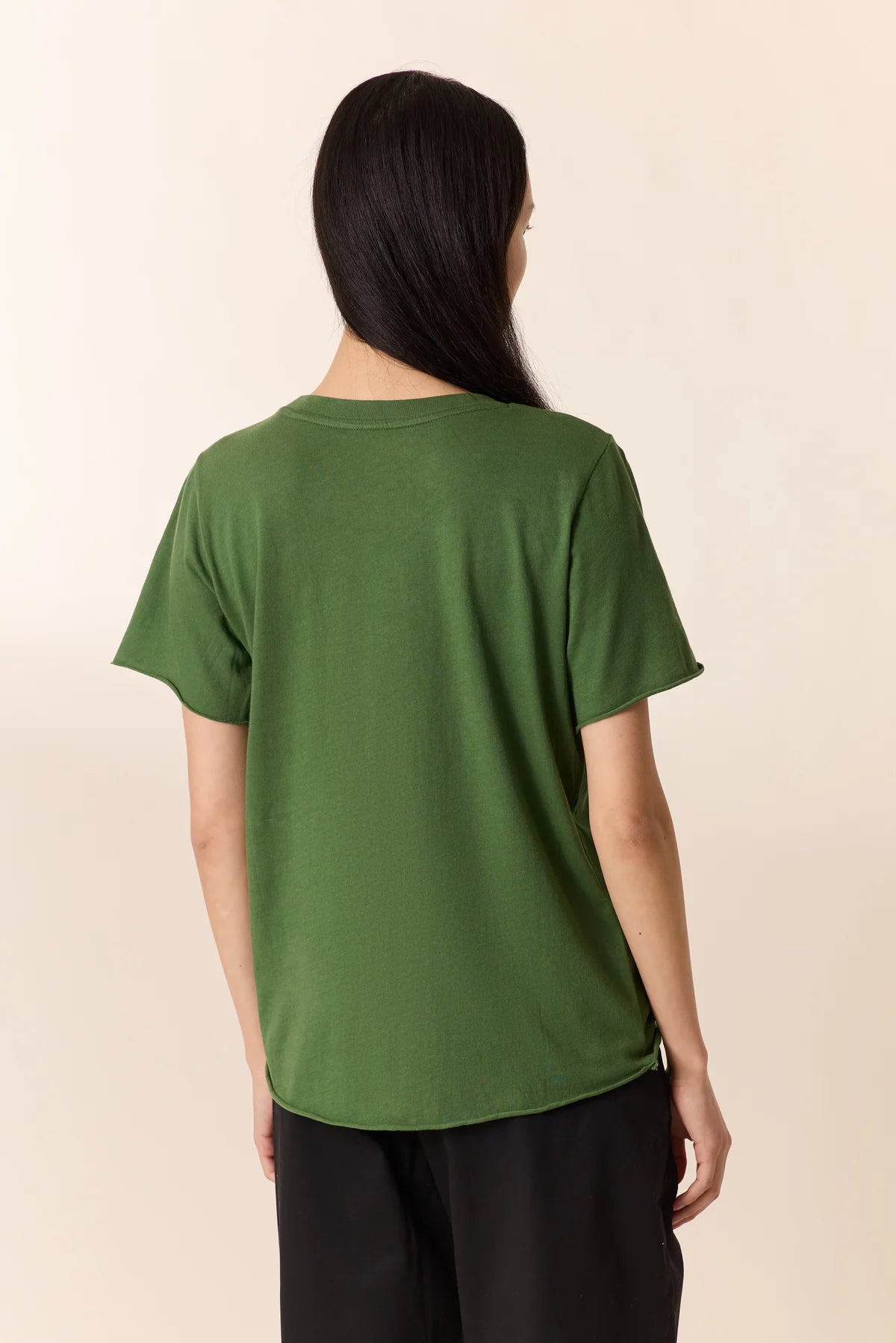 T-shirt con ricamo collana