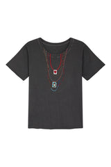 T-shirt con collana di perline