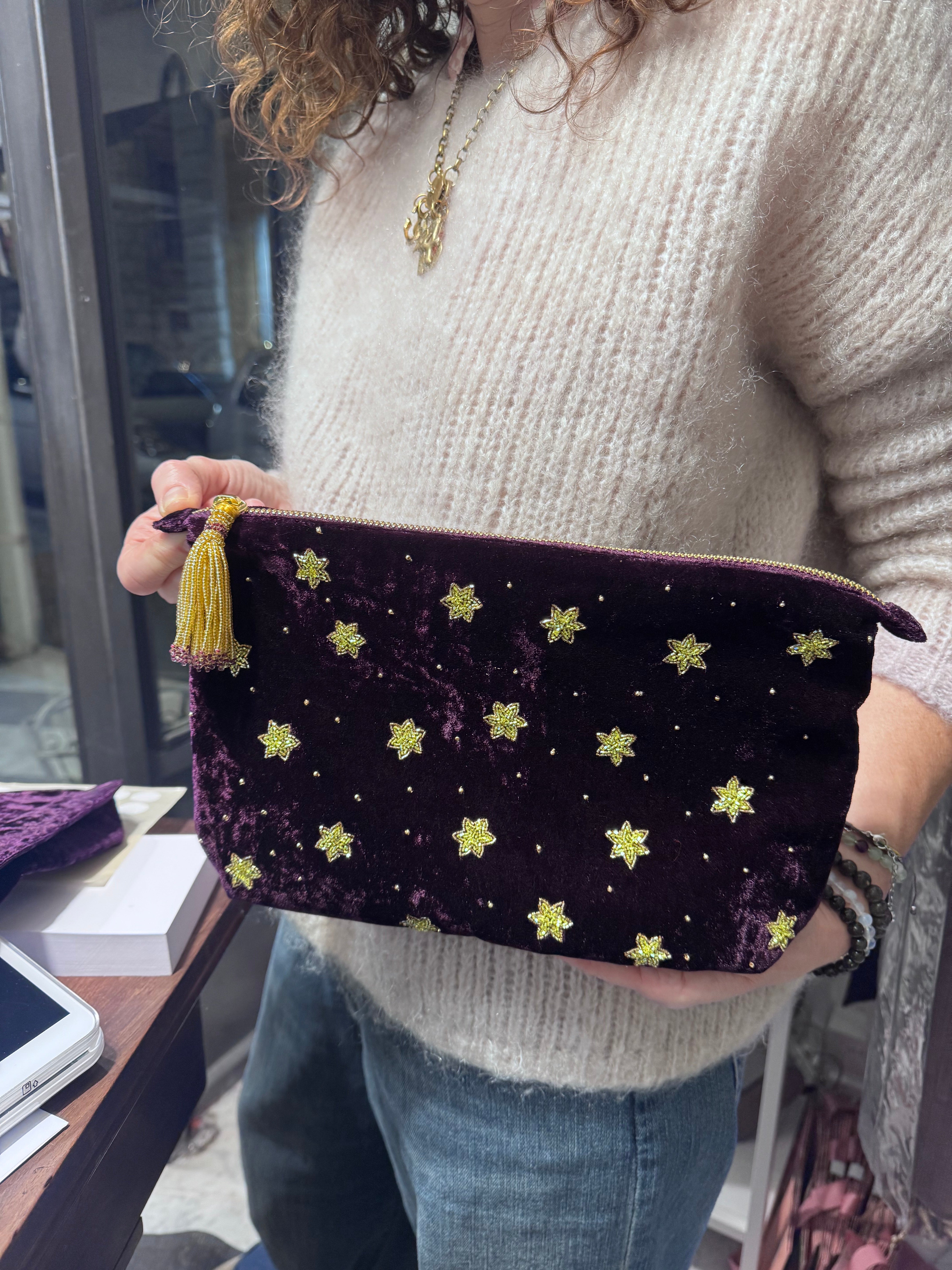 Pochette in velluto con ricami