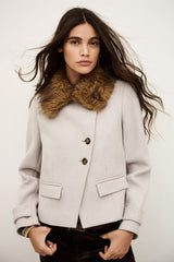 Giacca corta con collo in eco fur