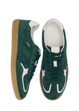 Sneakers in pelle scamosciata verde con dettagli in pelle bianca Alhoas