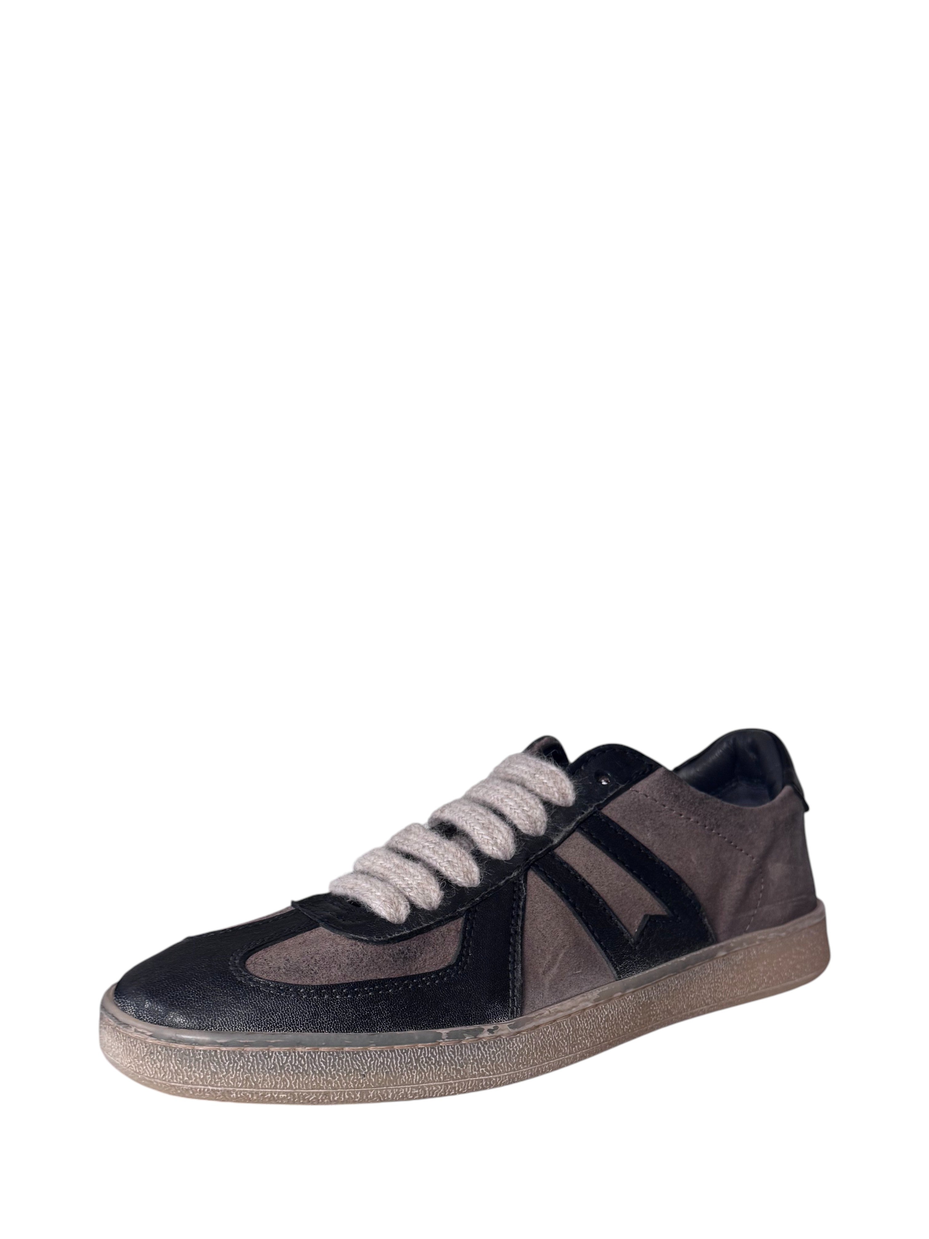 Sneaker in pelle Moma