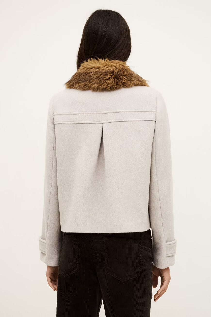 Giacca corta con collo in eco fur