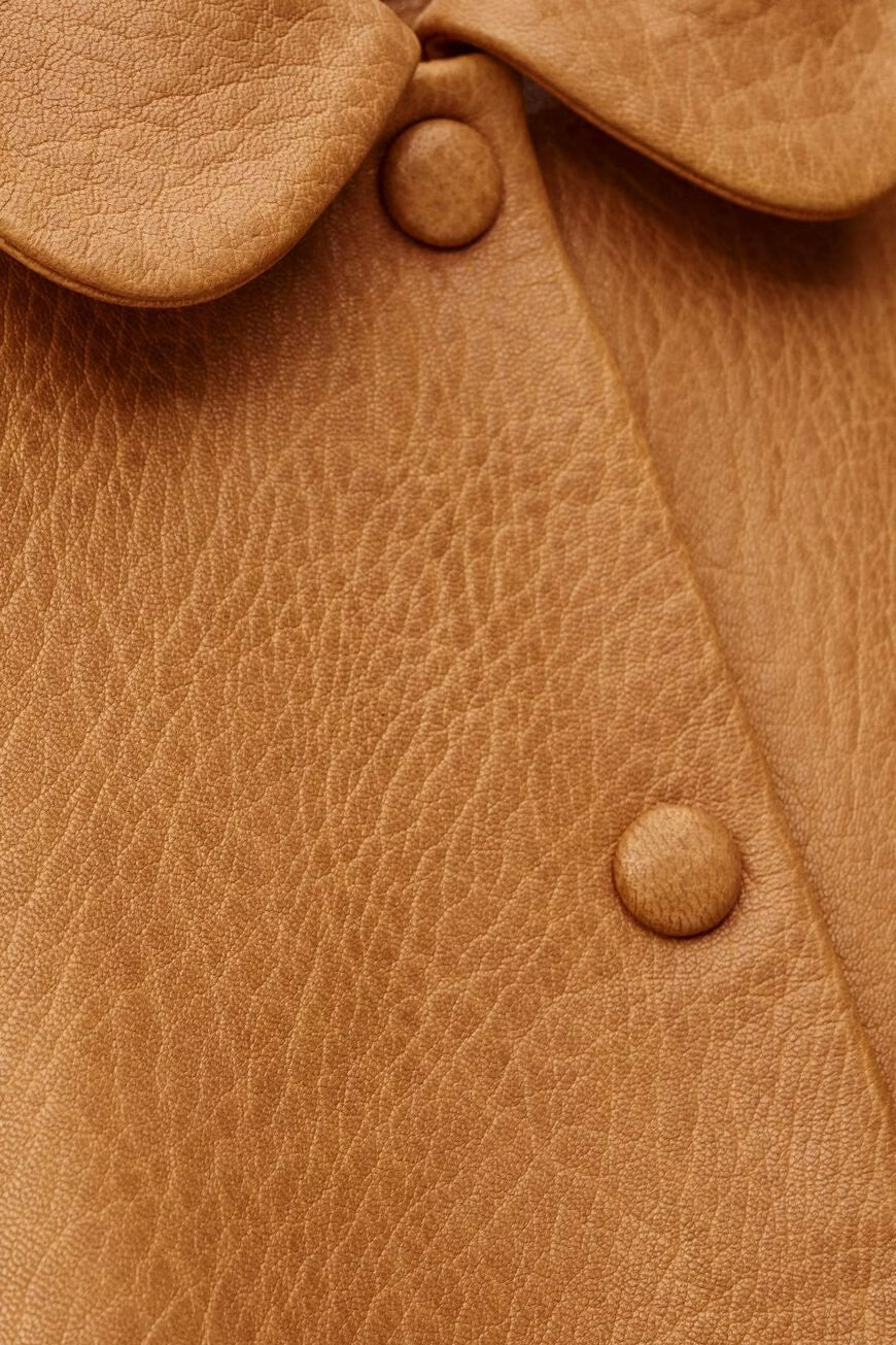 Giacca corta in pelle con colletto