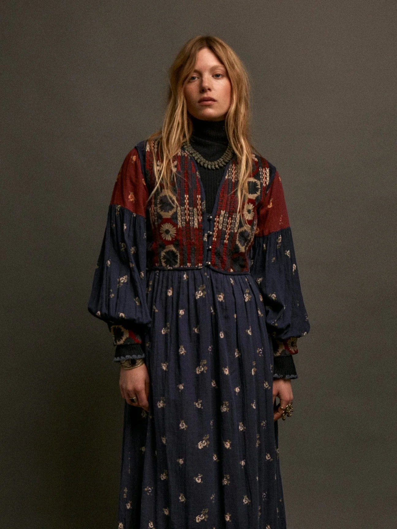 Abito lungo con corpetto in velluto