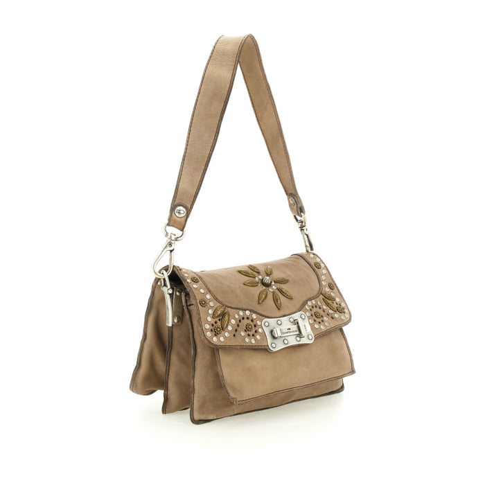 Borsa a tracolla "AGNESE" in pelle di vacchetta tinta in capo con borchie e traforatura