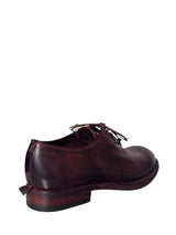 Stringata Shoto in pelle lavata