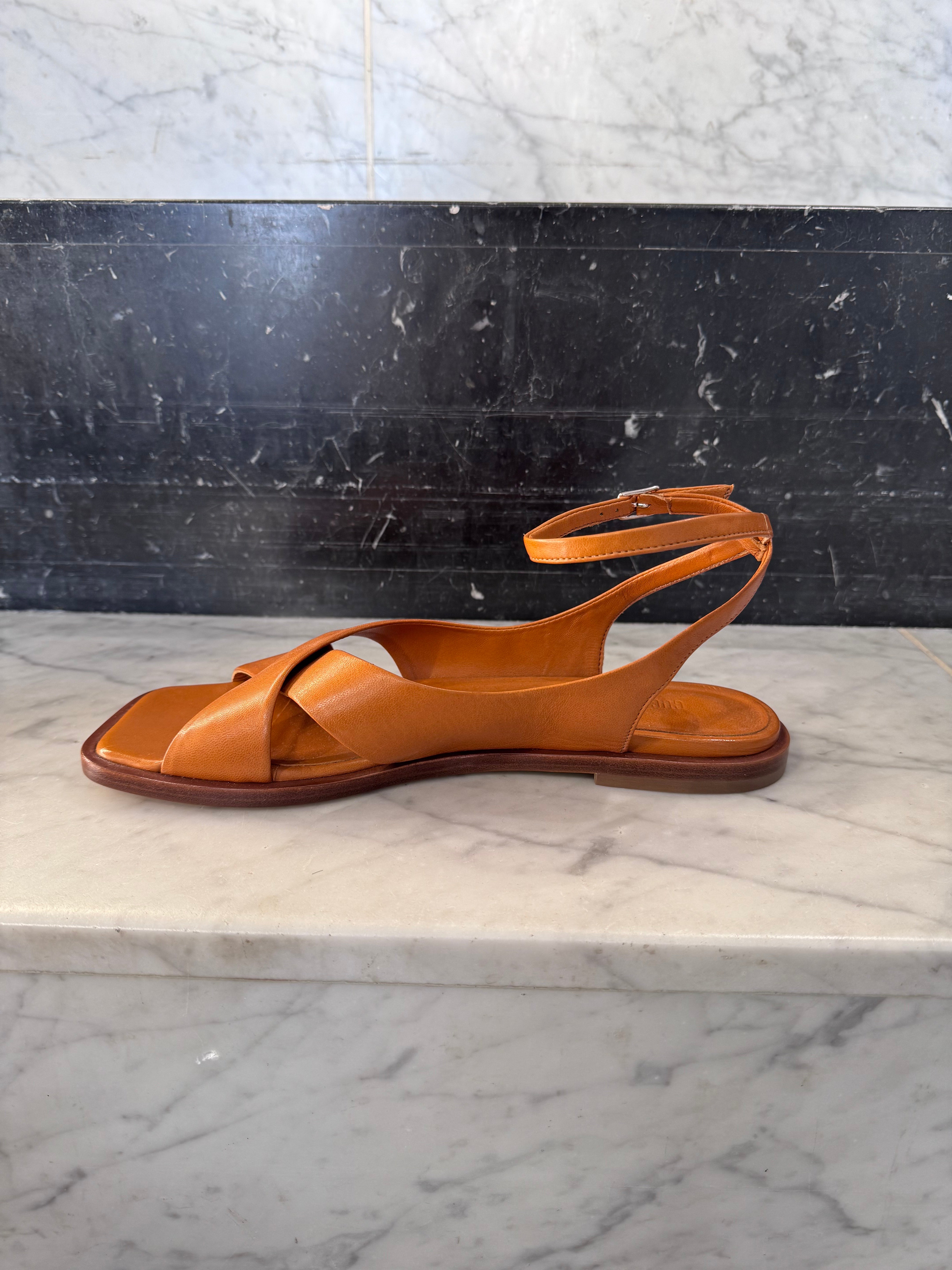 Sandalo in pelle nappa color becco d'oca Guglielmo Rotta