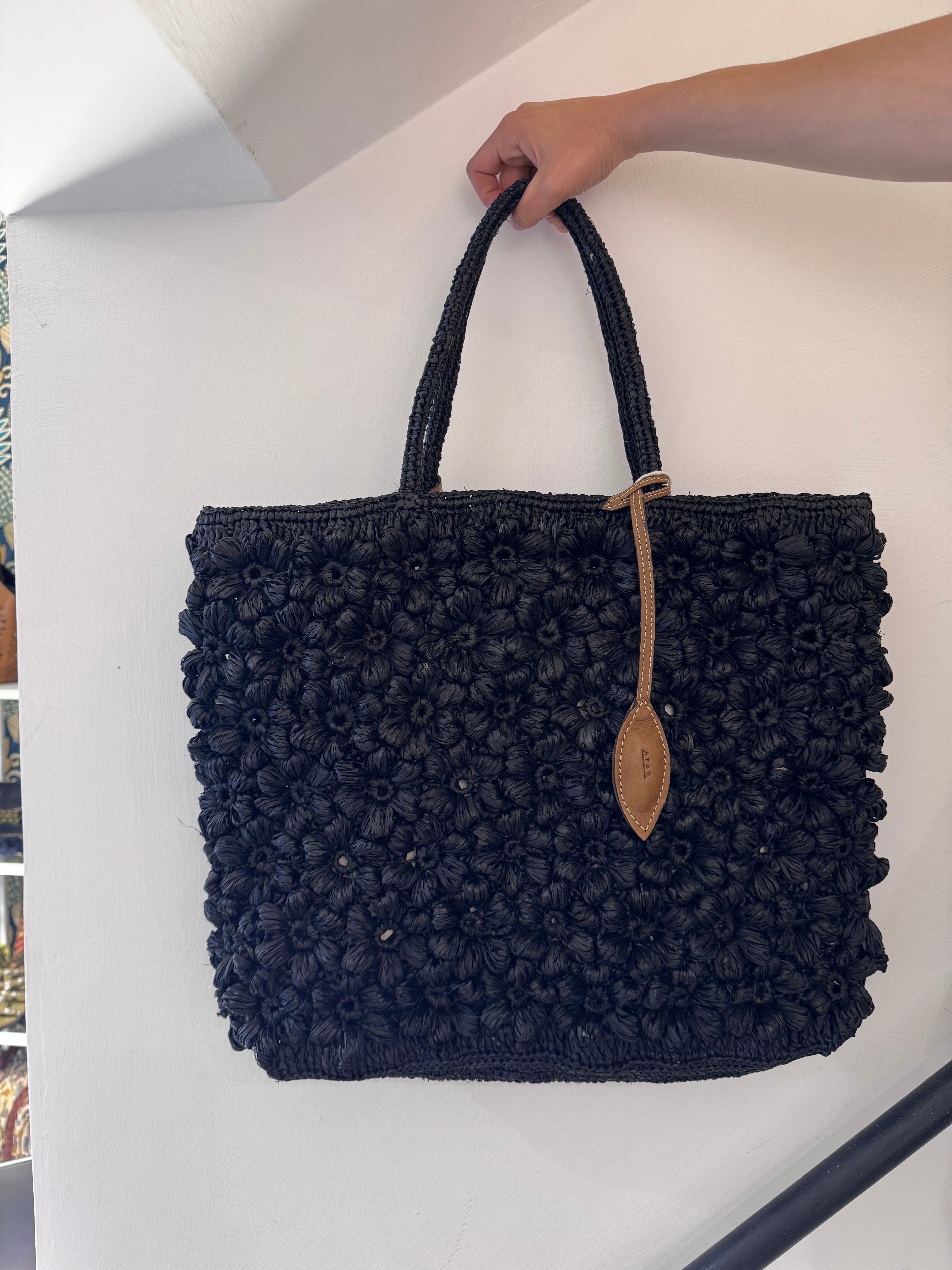 Shopper Afar in rafia naturale con ricamo floreale