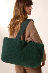 Shopper realizzata in pelliccia sintetica colorata