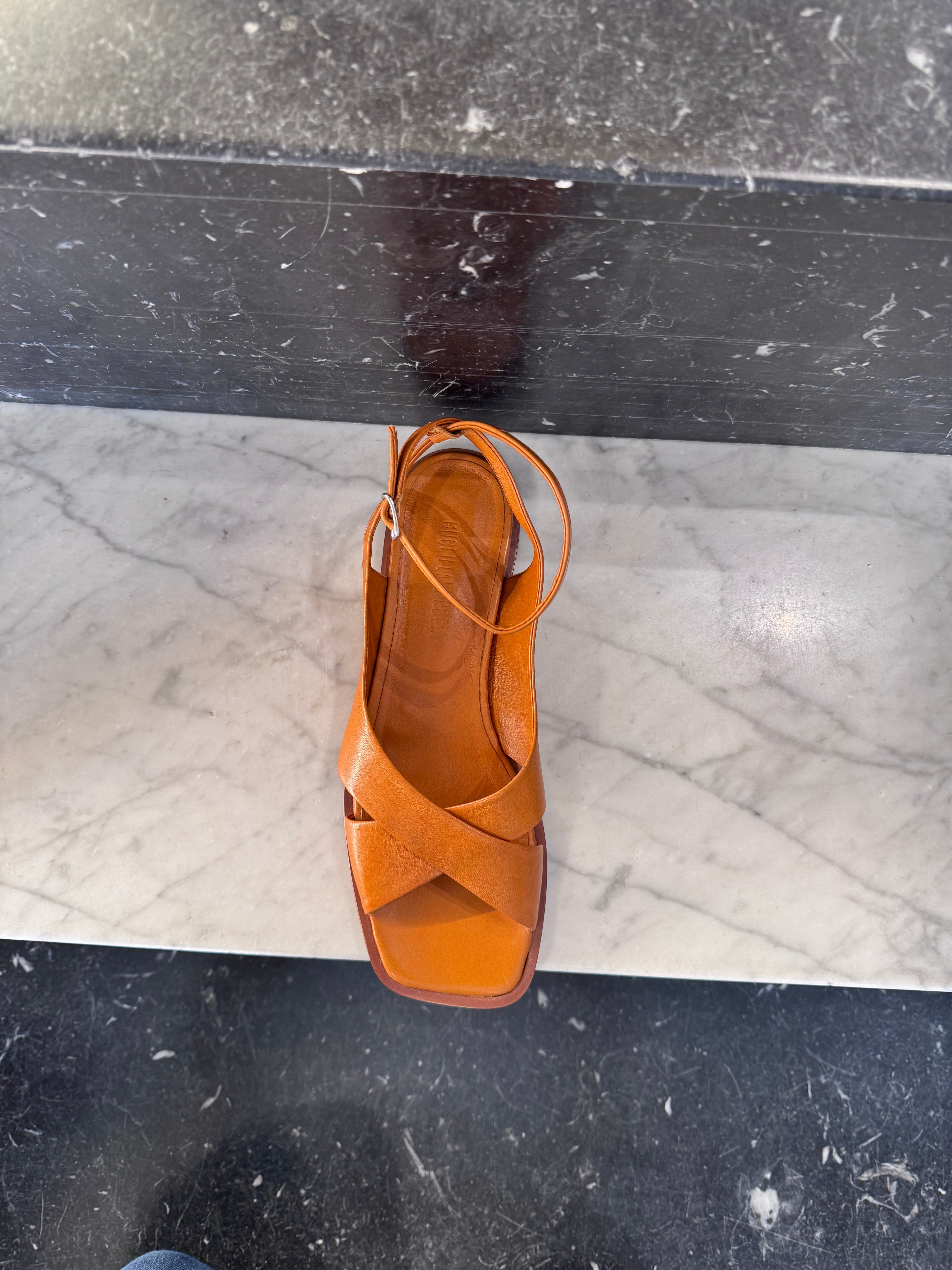 Sandalo in pelle nappa color becco d'oca Guglielmo Rotta