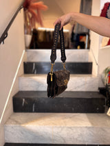 Tracolla "AGNESE" in pelle di vacchetta tinta in capo con borchie colore nero -Campomaggi