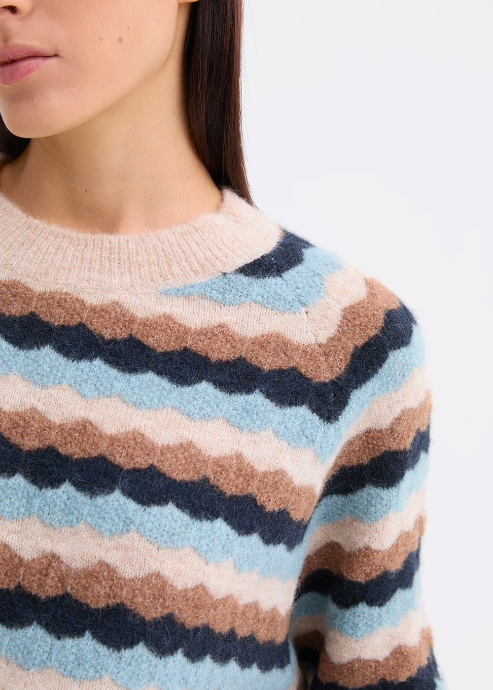 Maglia girocollo in alpaca con motivo a righe ondulate