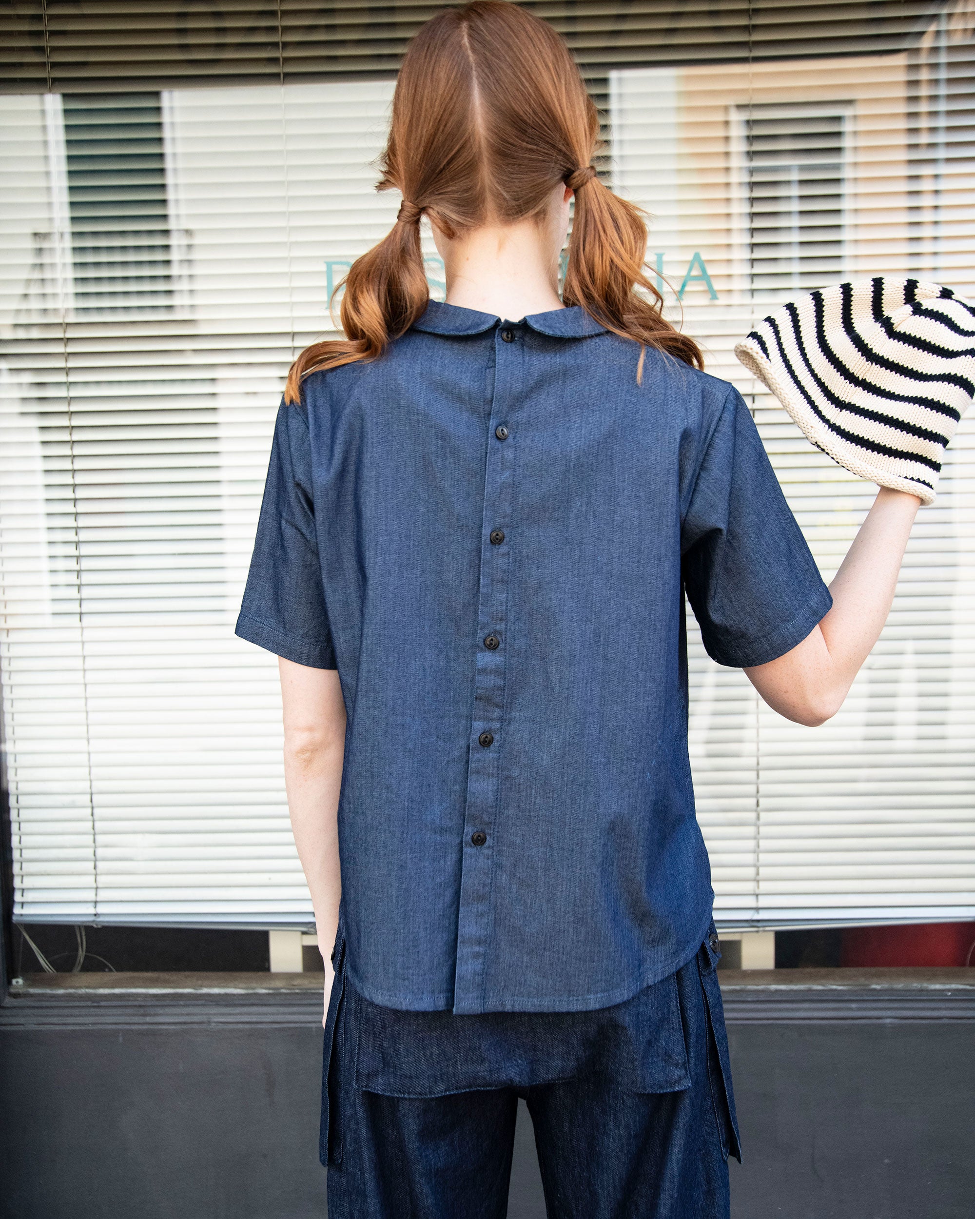 Camicia a maniche corte allacciata dietro