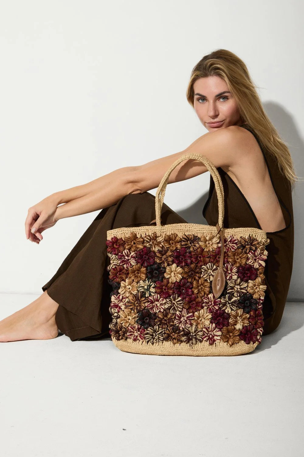 Shopper Afar in rafia naturale con ricamo floreale multicolor